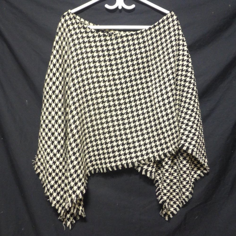Poncho, one size, houndstooth pattern, frayed trim bottom, BNWOT
